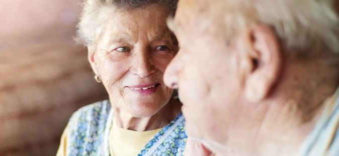 Maintien à domicile de personnes âgées: bon ou mauvais ?